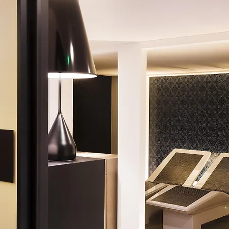 Hotel D -