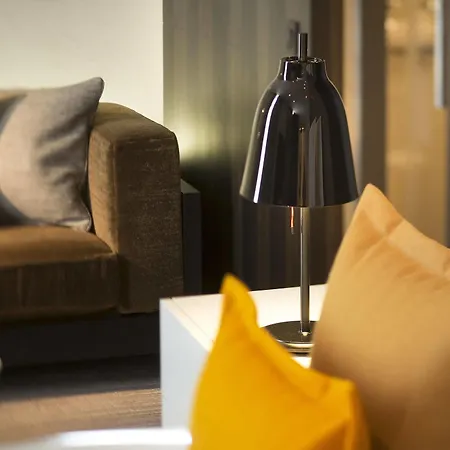 D - Hotel